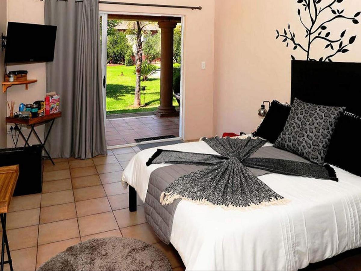 Tamarisk Guest Lodge เบโนนิ ภายนอก รูปภาพ