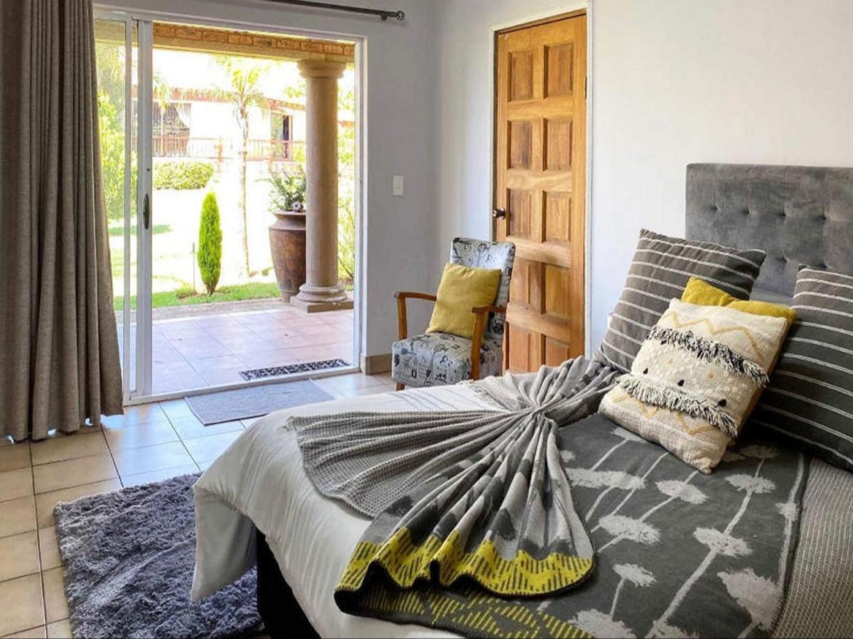 Tamarisk Guest Lodge เบโนนิ ภายนอก รูปภาพ