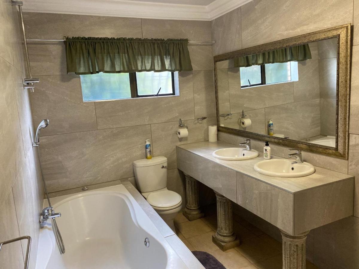 Tamarisk Guest Lodge เบโนนิ ภายนอก รูปภาพ